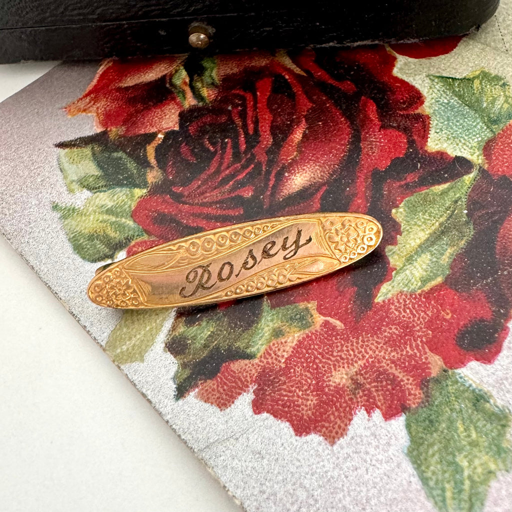 Antique 9ct gold lined brooch with 'Rosey' on a floral background