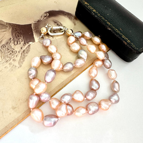 Vonk jewellery pink pearl necklace on an antique photo and with a vintage jewellery box